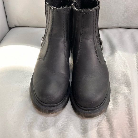 Dr. Martens  Chelsea Women’s black boots with fur and zippers! - Picture 4 of 7